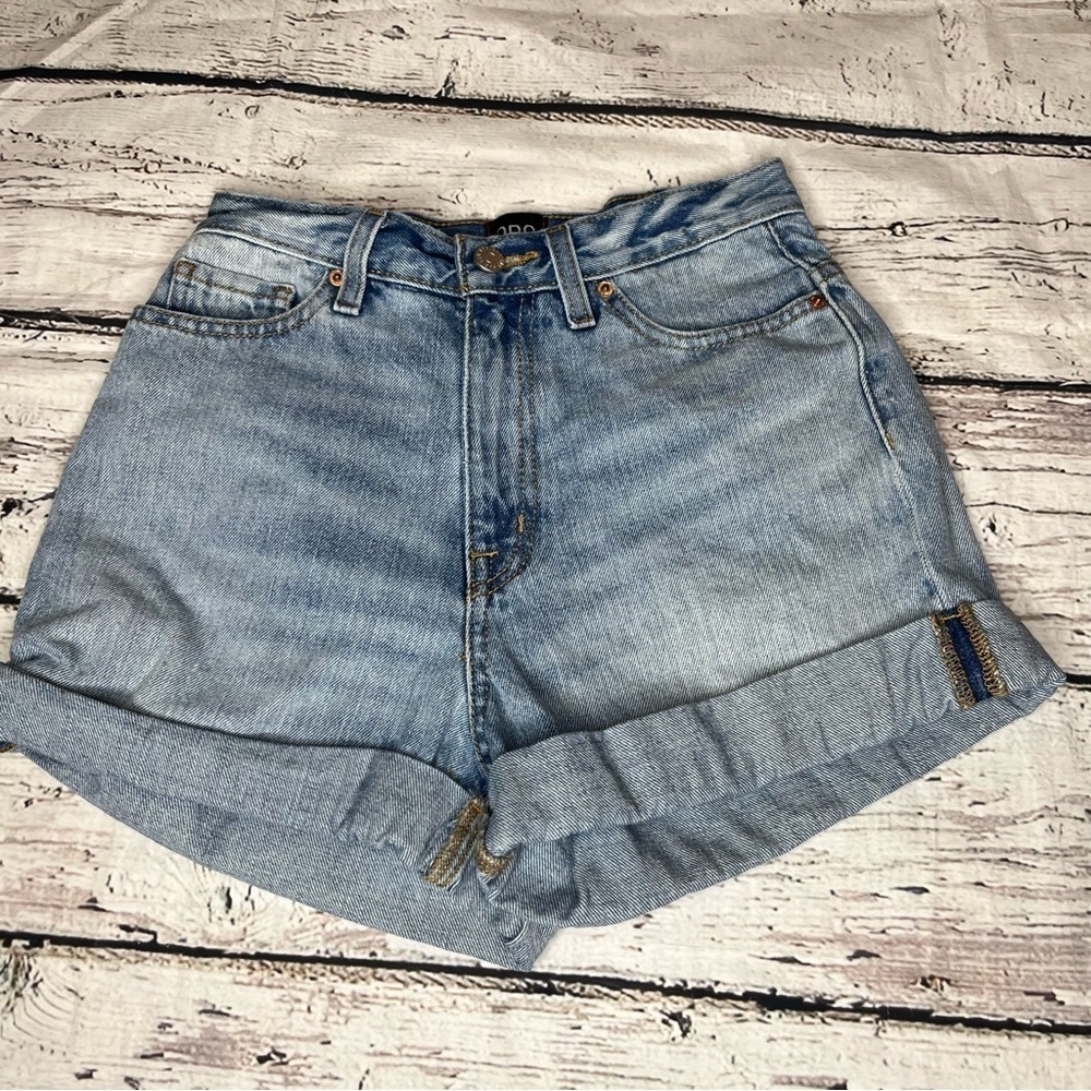 BDG Mom High Rise Denim Shorts Size 25 - Picture 9 of 10